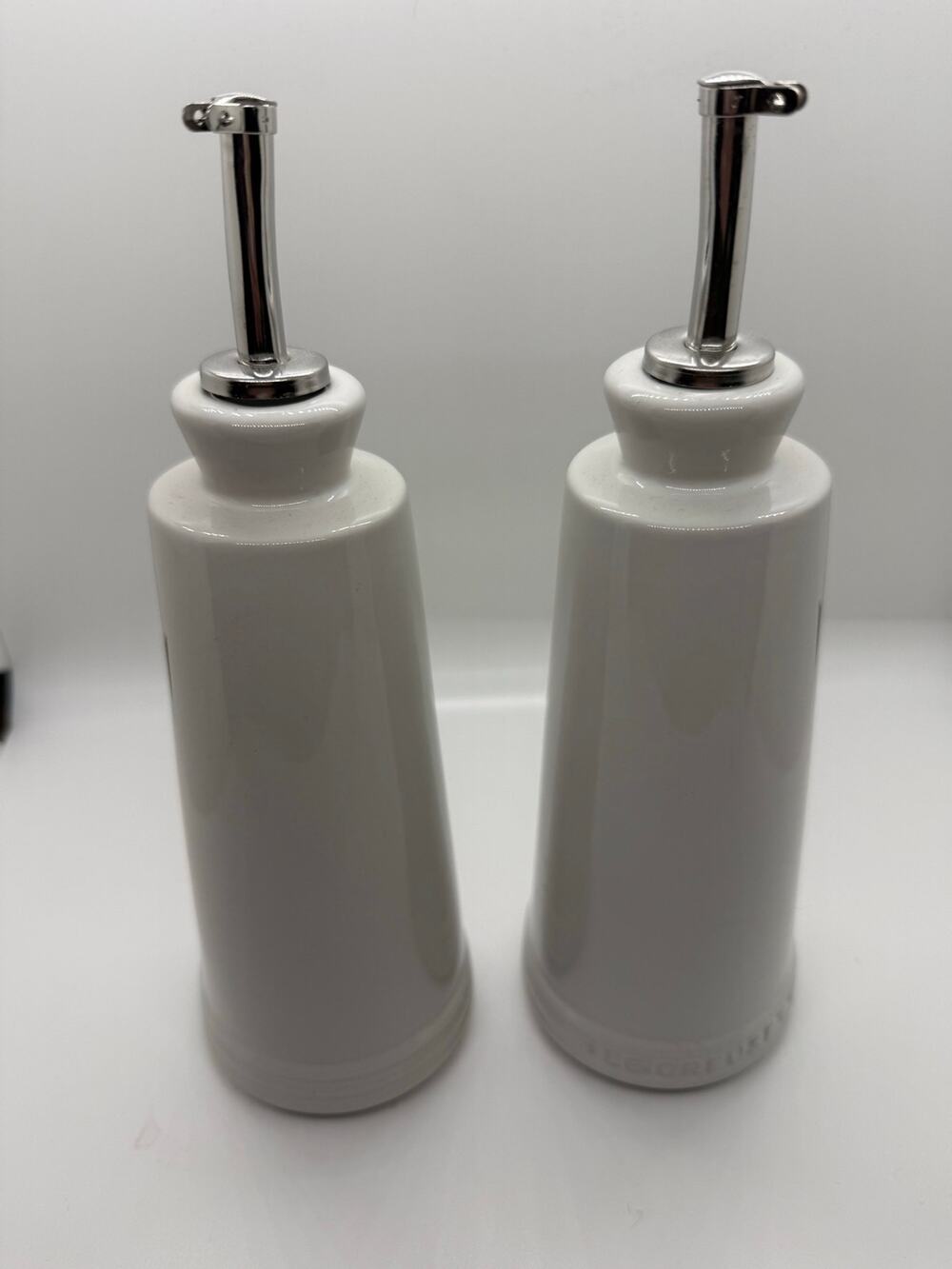 Le Creuset ® Signature White Oil and Vinegar Cruet Set
